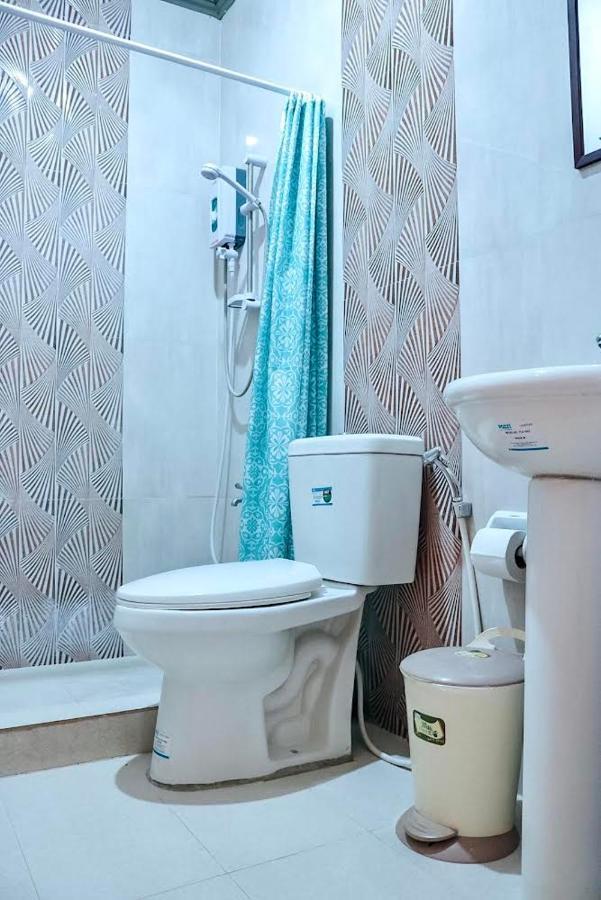 Airport View Hotel Виган Экстерьер фото